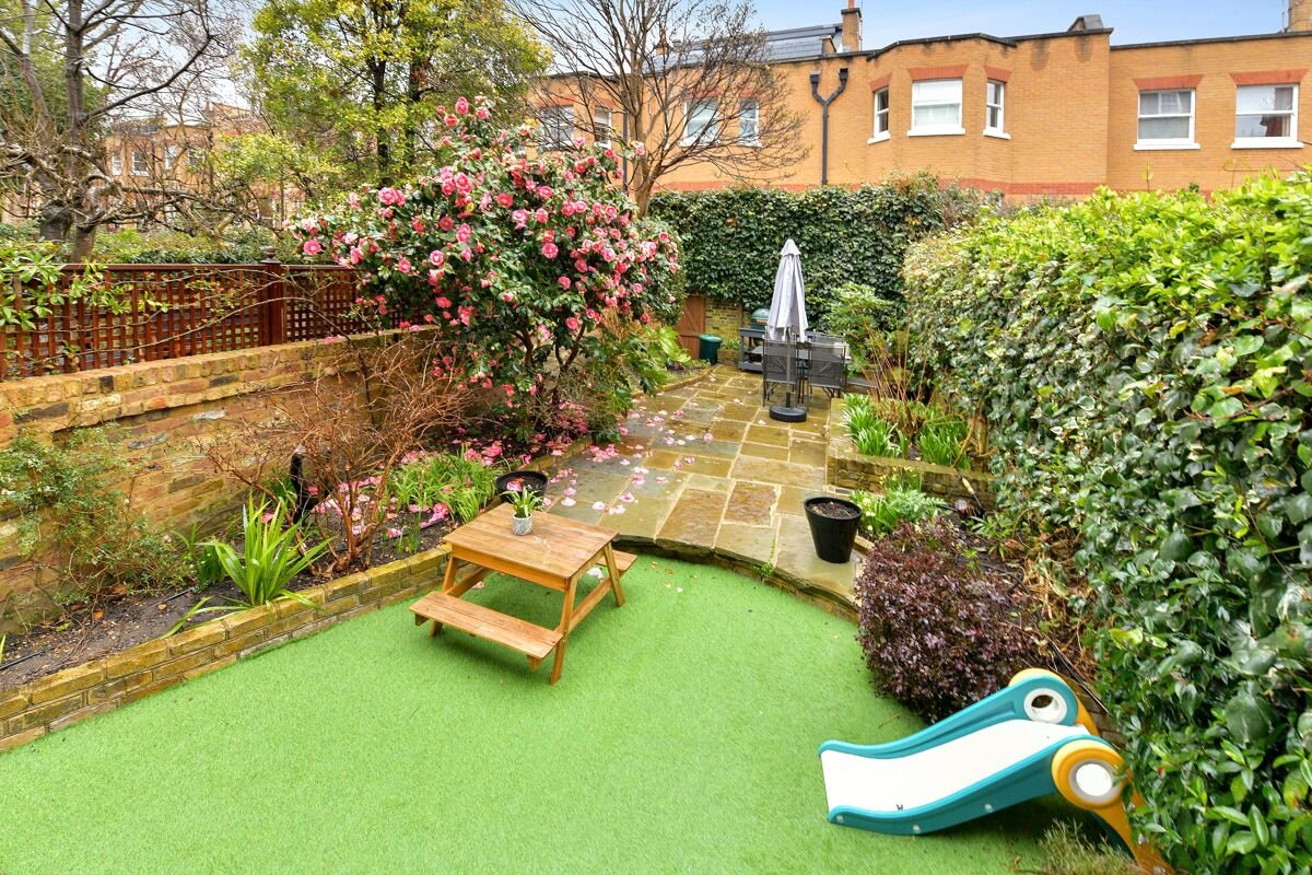 6 bedroom house in Drayton Gardens