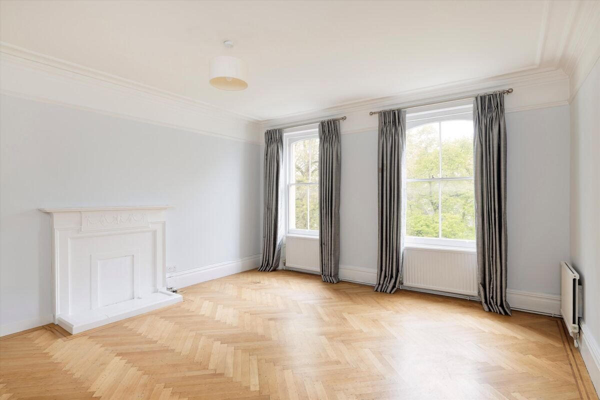 5 bedroom flat in Courtfield Gardens