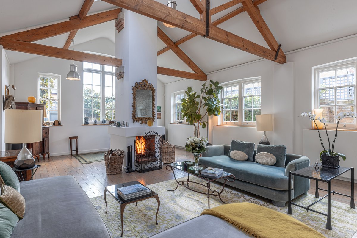 5 bedroom house in London • Freehold