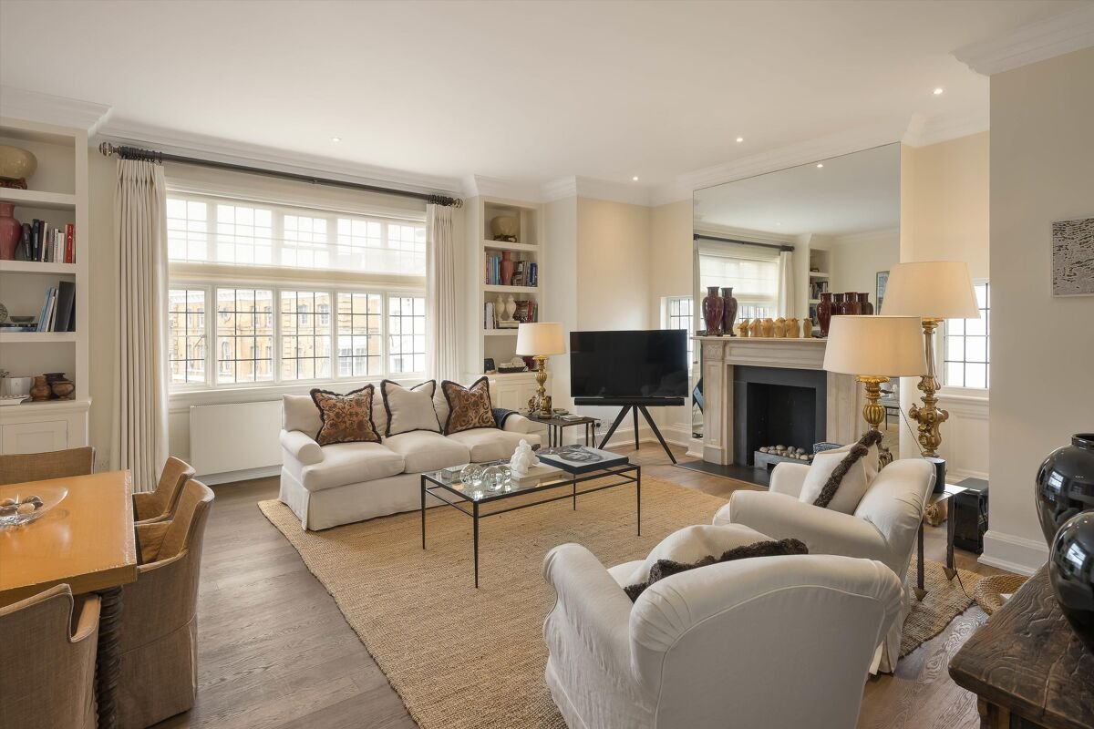 2 bedroom flat in Walton House