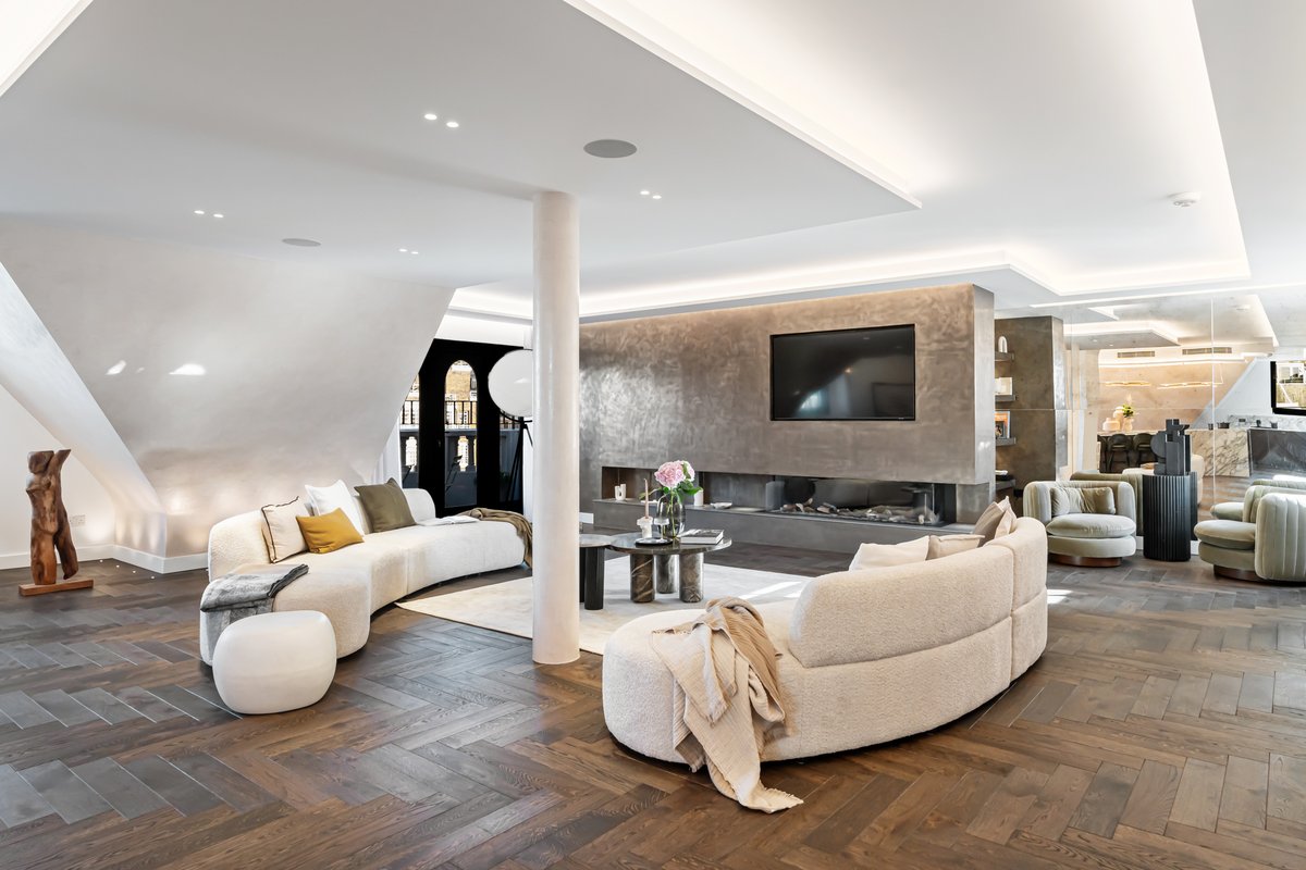 4 bedroom flat in London • Leasehold