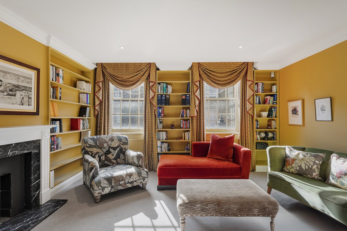 3 bedroom house in London • Freehold