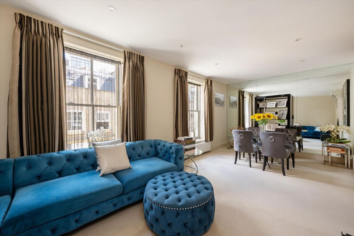 2 bedroom mews house in Sherlock Mews