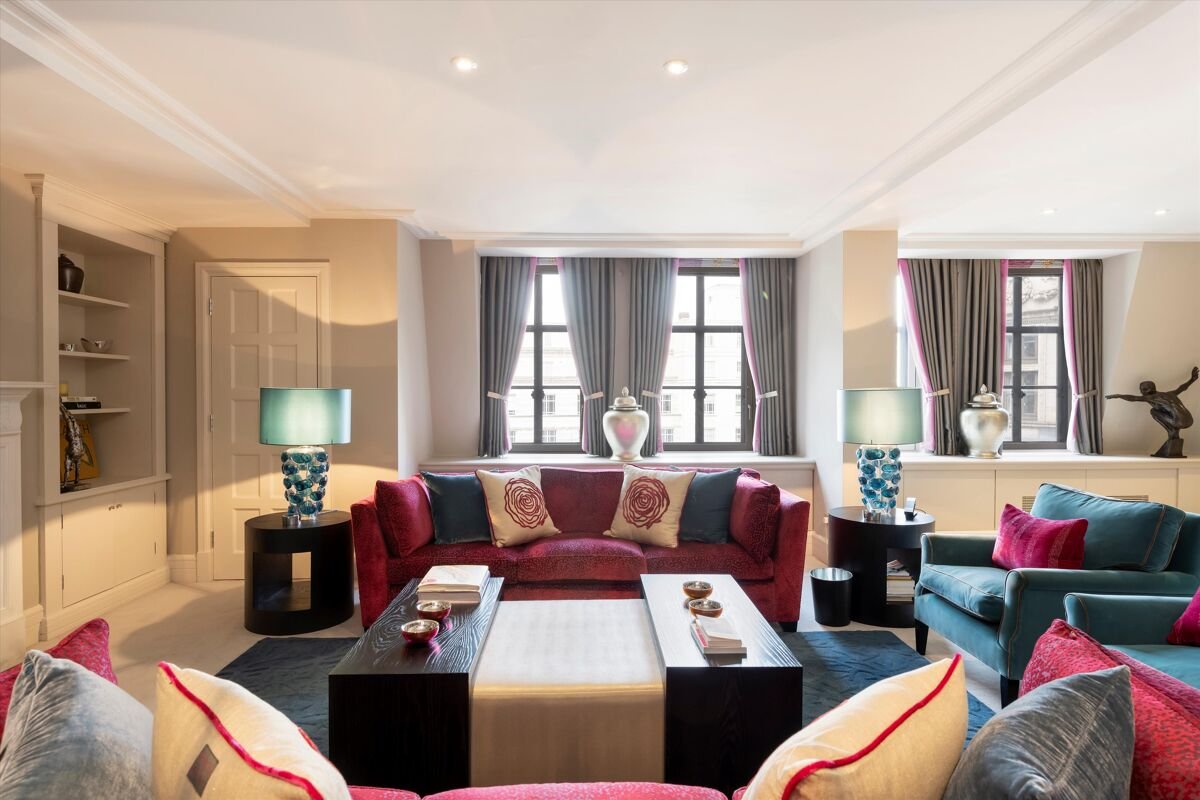 4 bedroom flat in Savoy Court