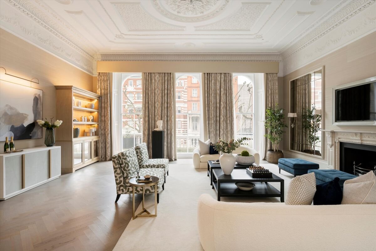 12 bedroom house in Queen's Gate