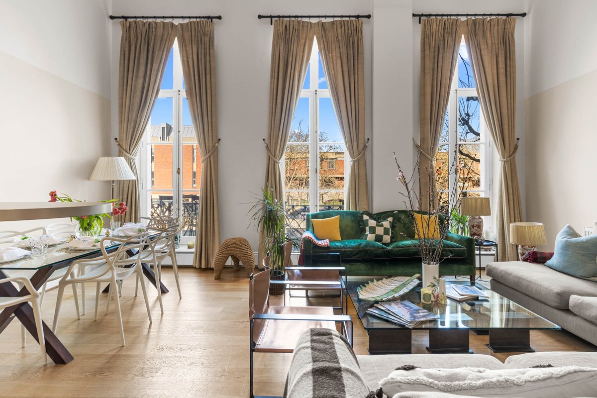 3 bedroom flat in London • Freehold