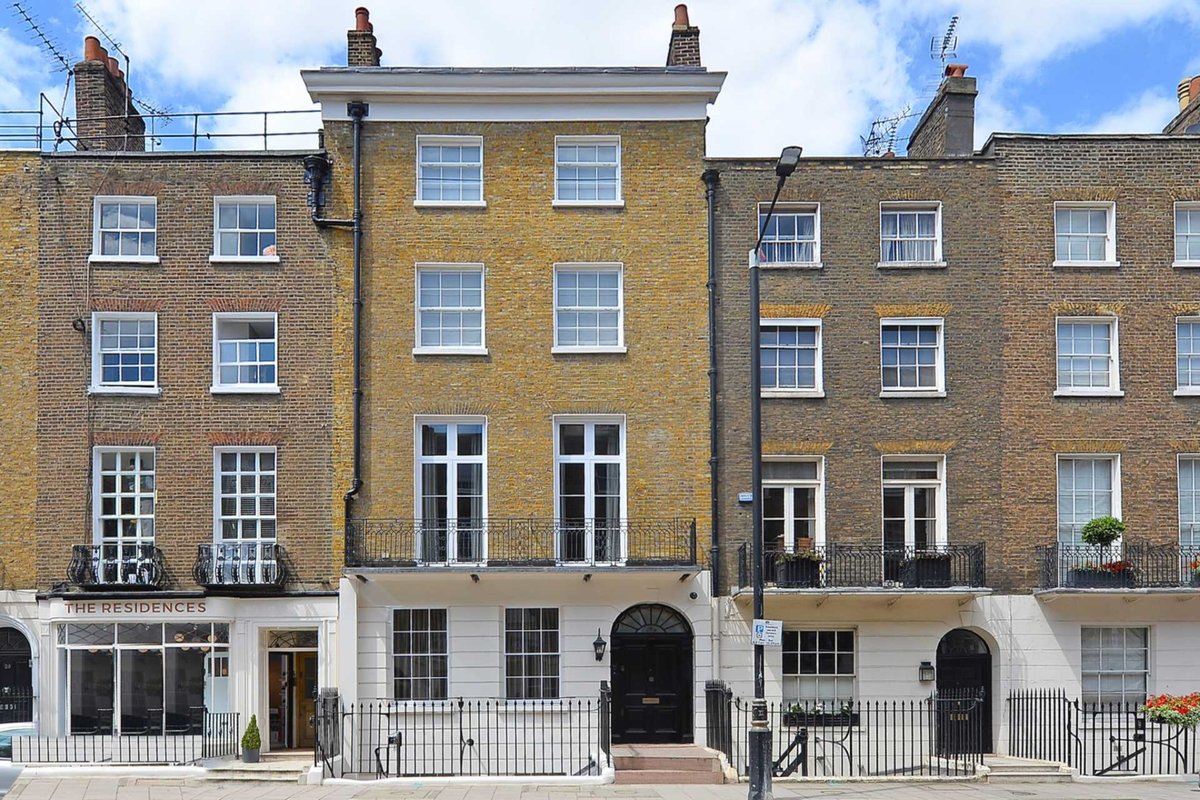 6 bedroom house in London • Freehold