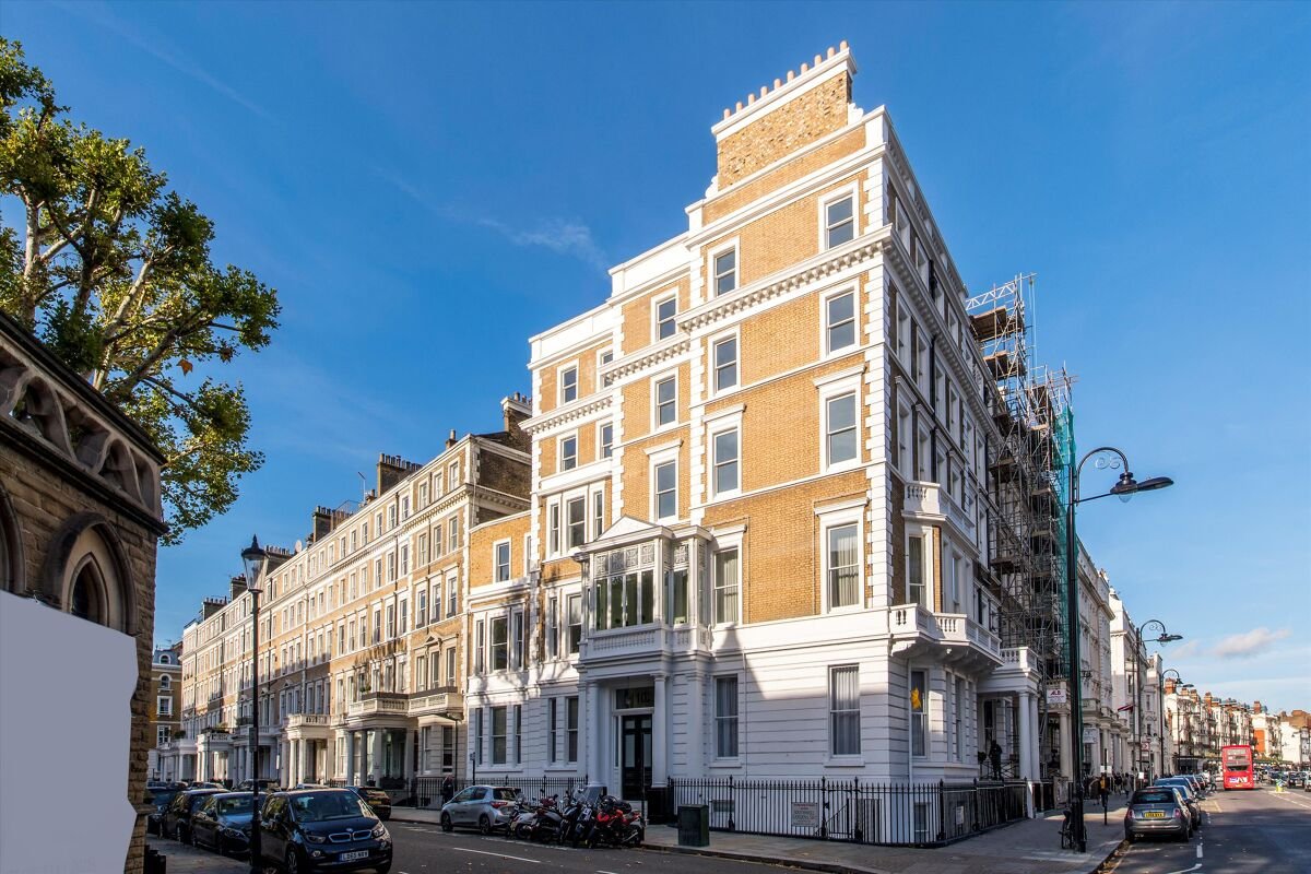 2 bedroom flat in Gloucester Road