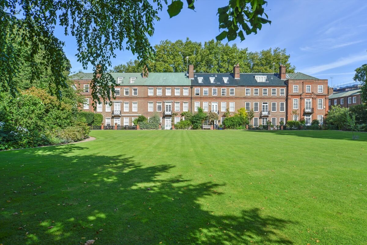 4 bedroom house in Chelsea Square