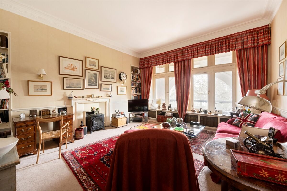 1 bedroom flat in Whitehall Court