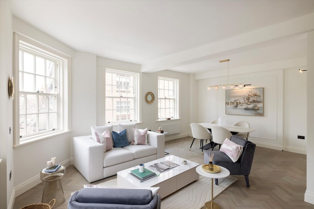 3 bedroom flat in Ovington Court