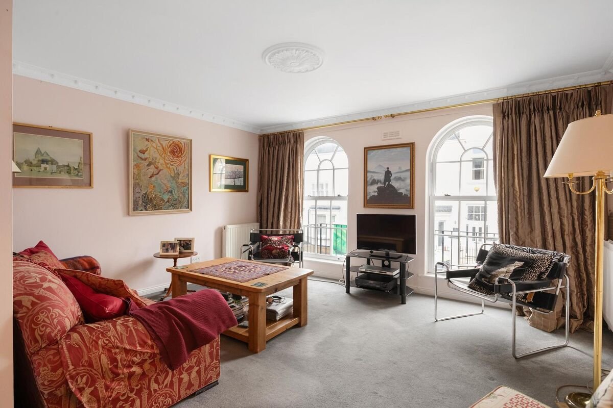 3 bedroom house in Vicarage Crescent