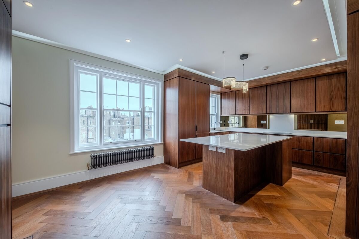 3 bedroom duplex in Wilton Crescent