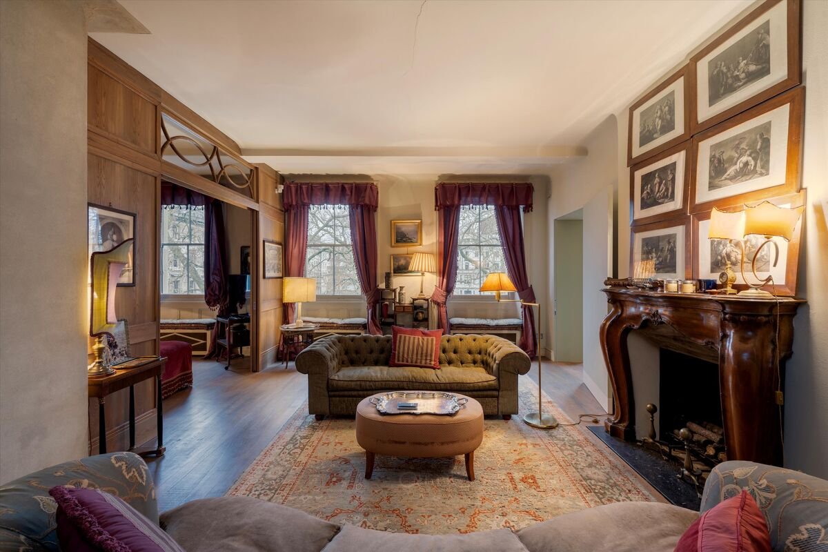 5 bedroom flat in Ennismore Gardens
