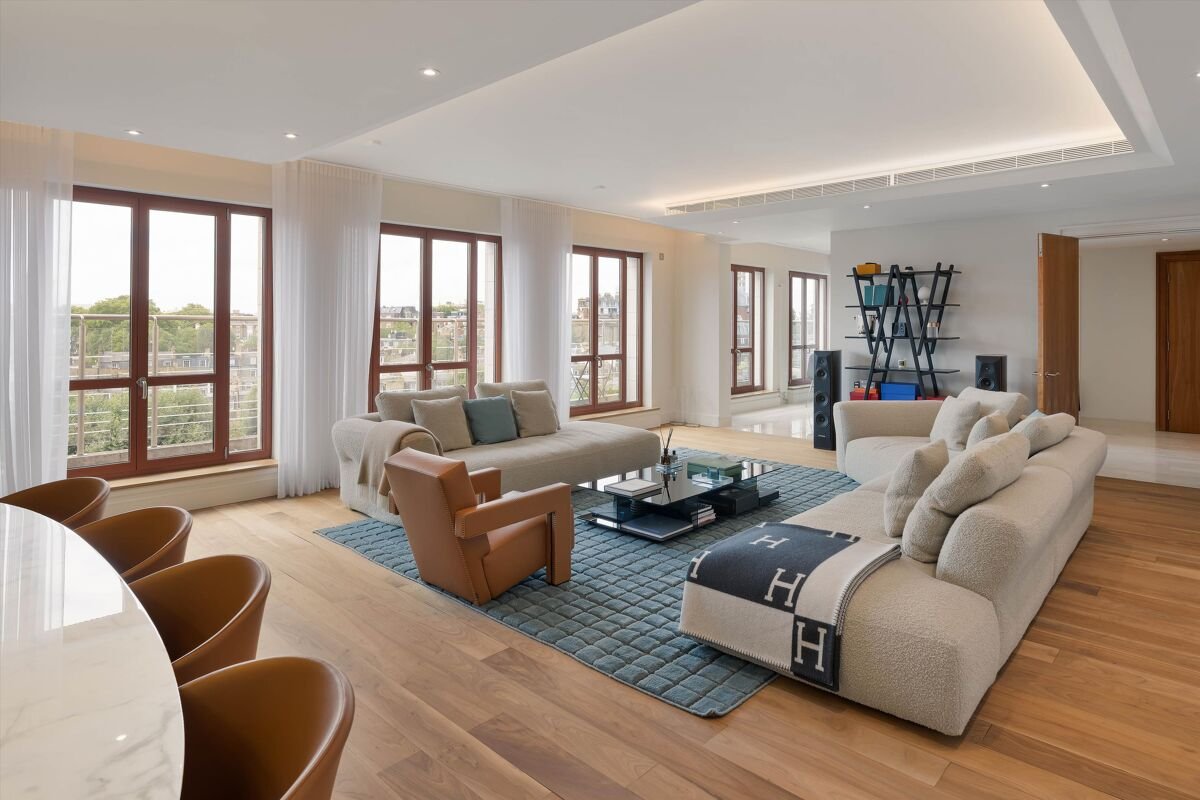 3 bedroom flat in Lancelot Place