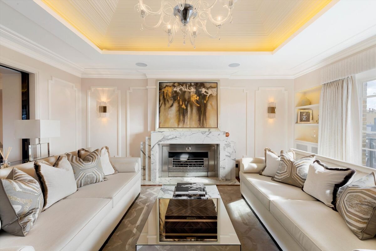 3 bedroom flat in Eaton Square