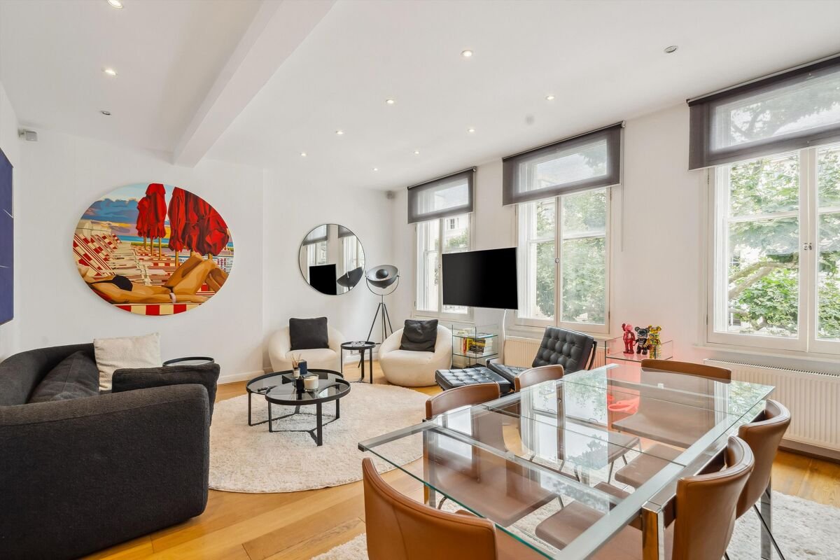 2 bedroom flat in Queens Gate