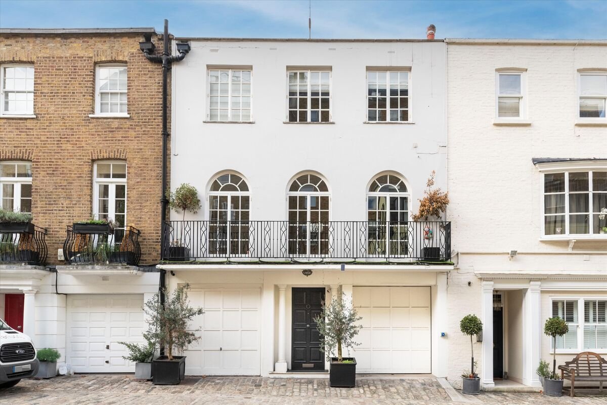 4 bedroom mews house in Boscobel Place