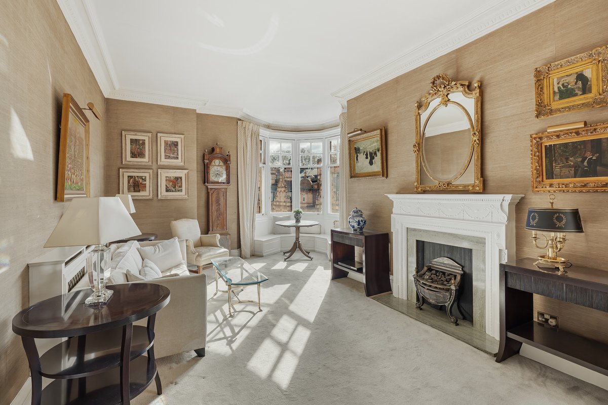 3 bedroom flat in London • Leasehold