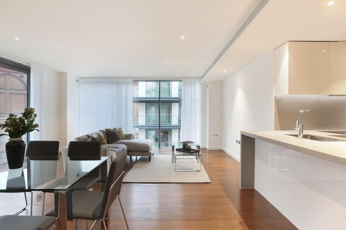 3 bedroom flat in Waterfront Drive