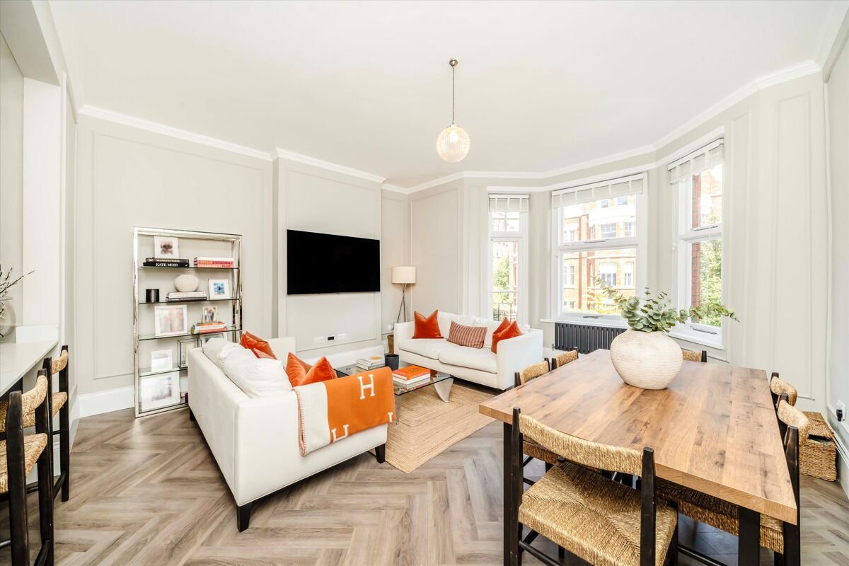 2 bedroom flat in Beaufort Street